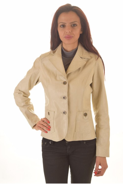 Sacou alb piele 158.00