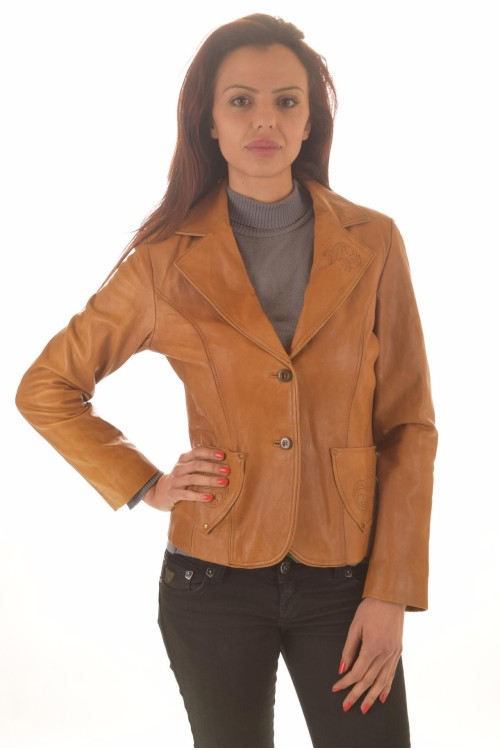 Sacou de damă frumos 166.00