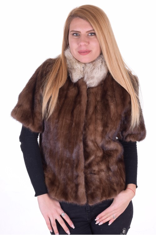 Palton de damă cochet din nurcă 666.00