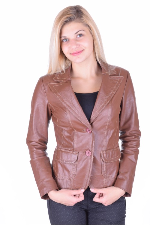 Geacă brună din piele naturală 48.00