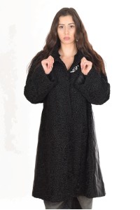 Palton negru de astrahan