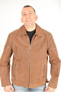 Geacă brună din piele întoarsă din piele naturală